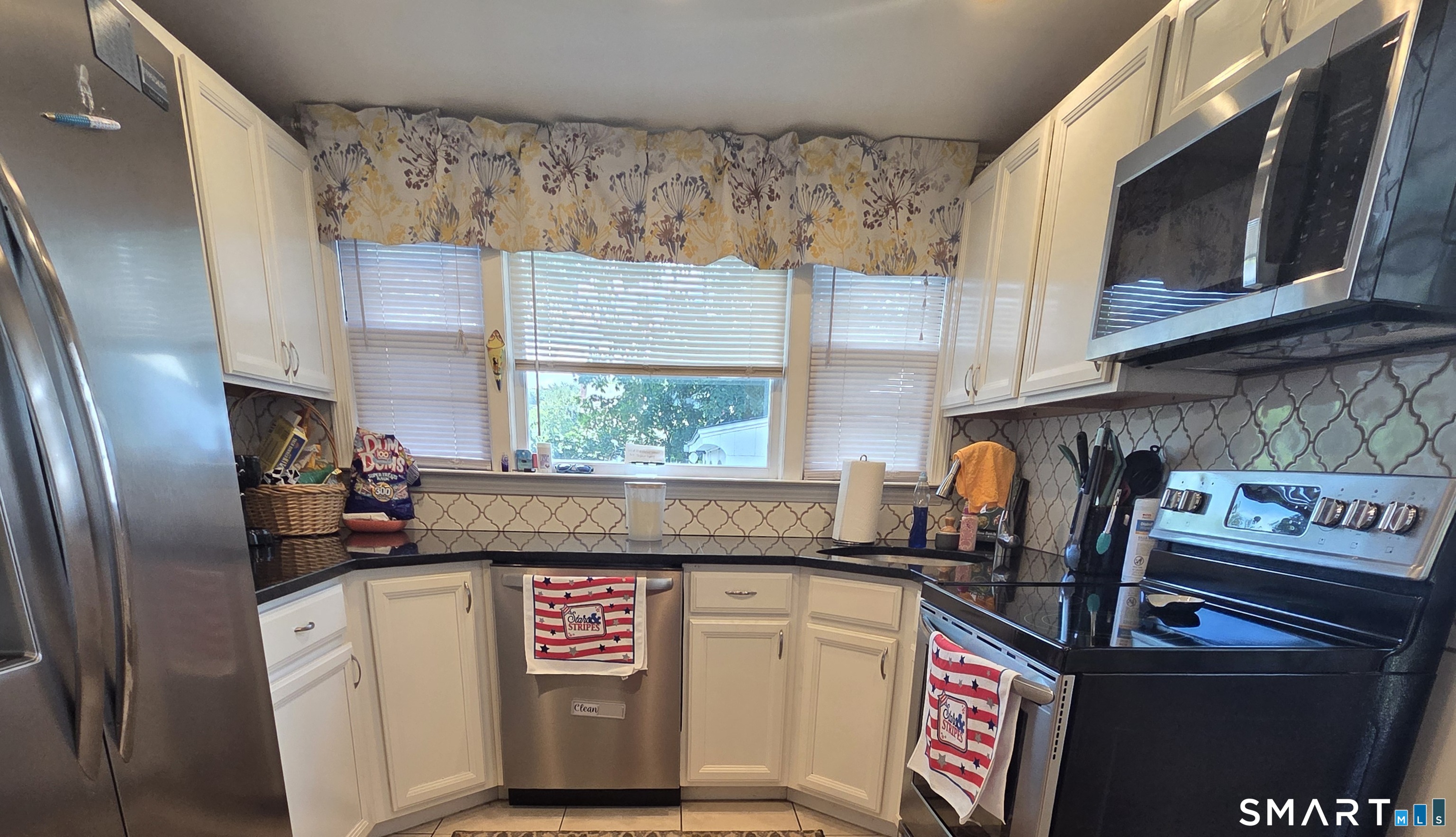 71 Jarvis Road Manchester, CT 06040 - Photo 2 of 15