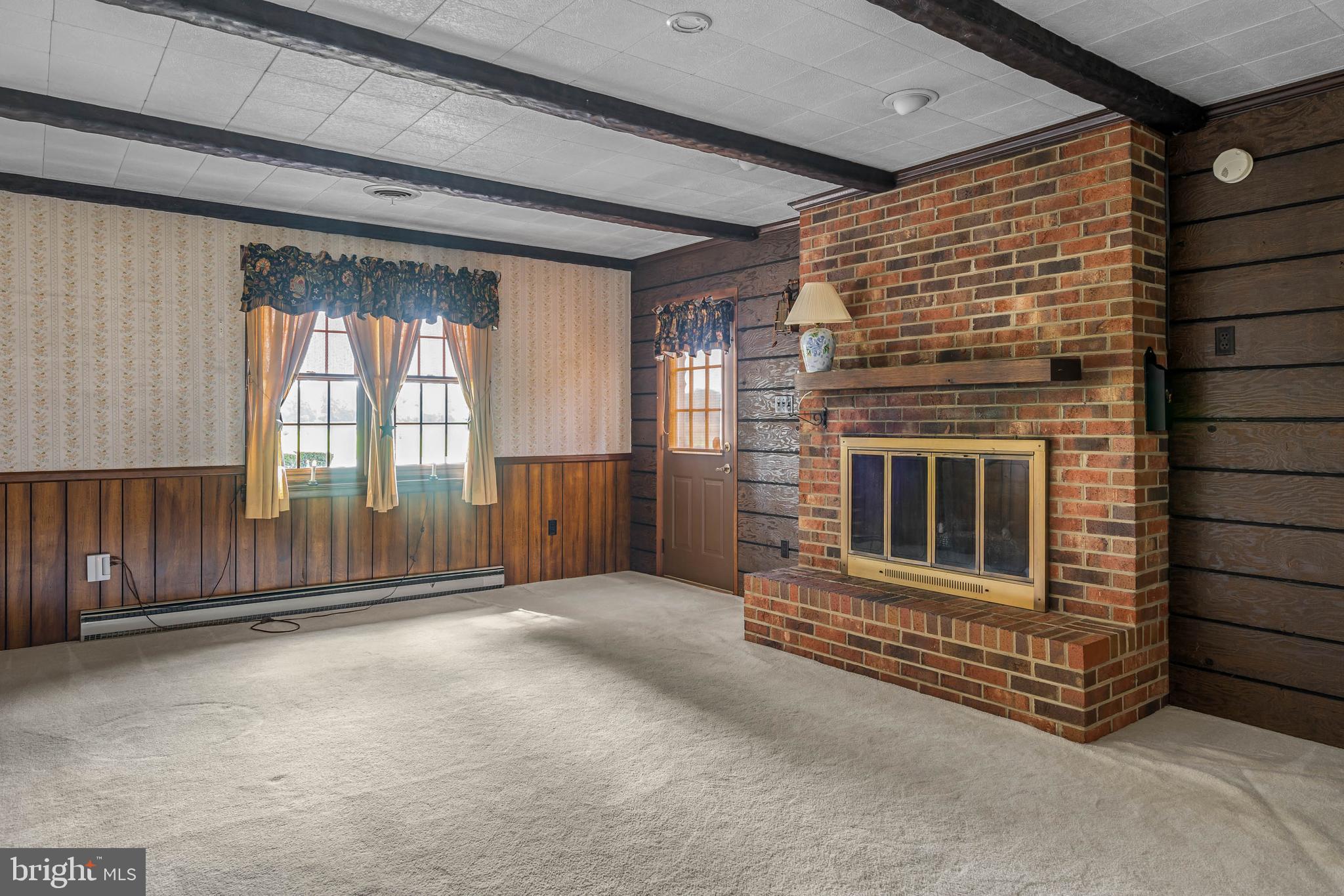 29158 Discount Land Road Laurel, DE 19956 - Photo 13 of 30 Large family room.