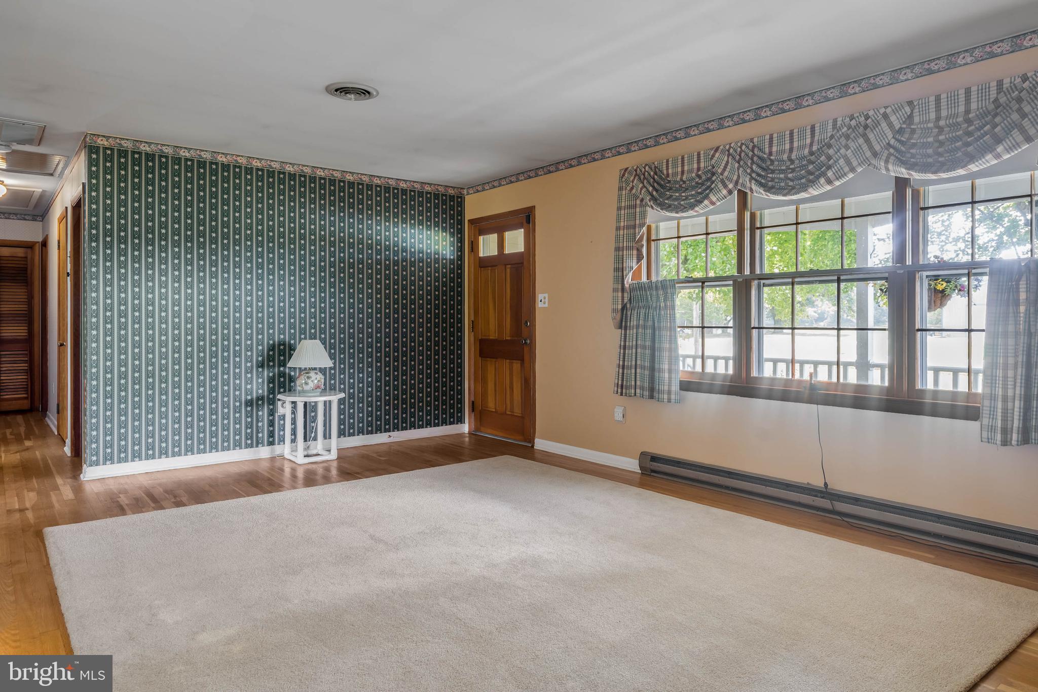 29158 Discount Land Road Laurel, DE 19956 - Photo 4 of 30 Spacious living room.