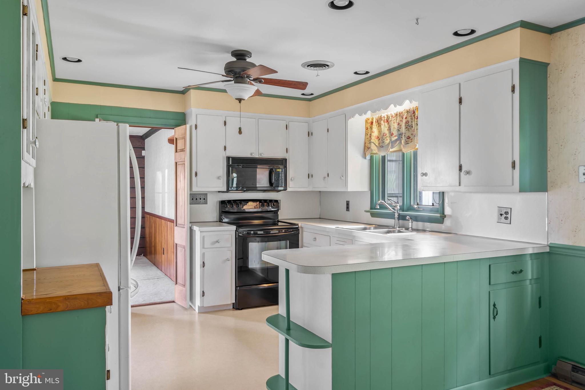 29158 Discount Land Road Laurel, DE 19956 - Photo 9 of 30 Bright, cheery kitchen.