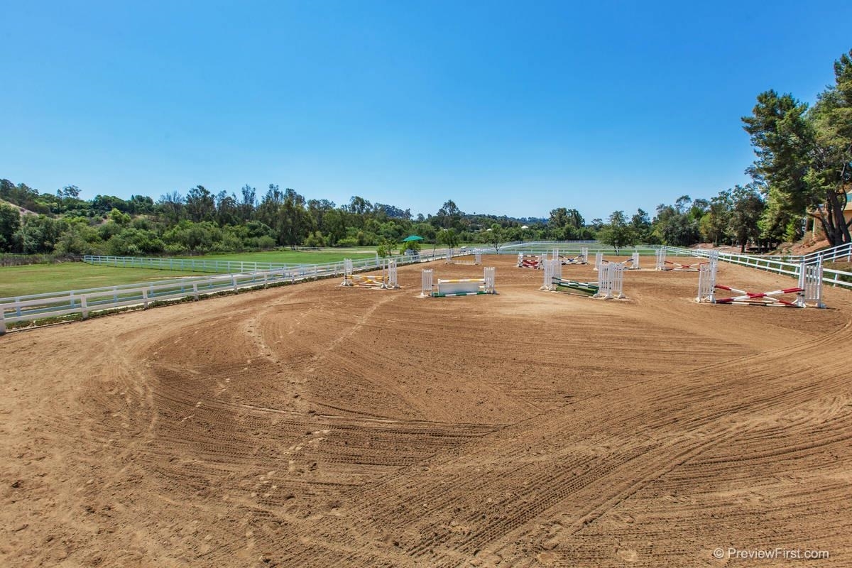 2570 5th Street Encinitas, CA 92024 - Photo 5 of 20 FIRST ARENA