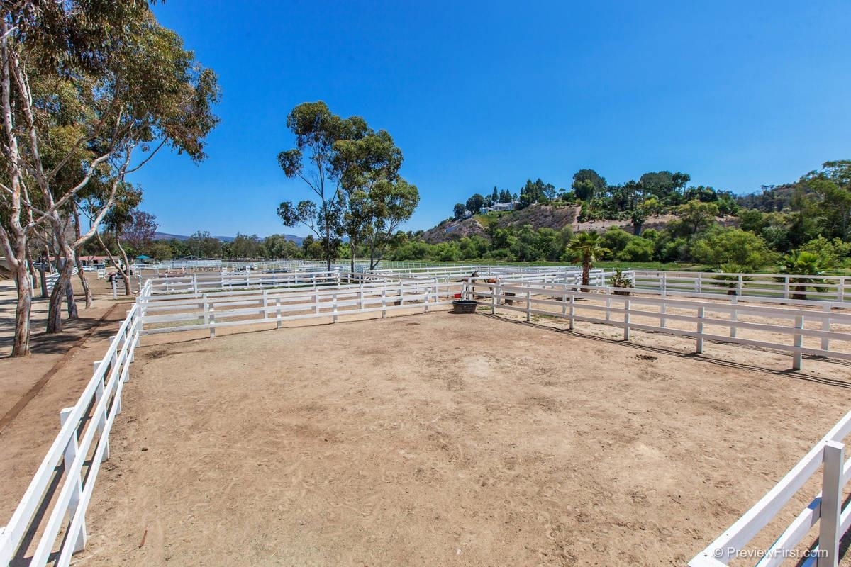 2570 5th Street Encinitas, CA 92024 - Photo 9 of 20 7 SAND PADDOCKS
