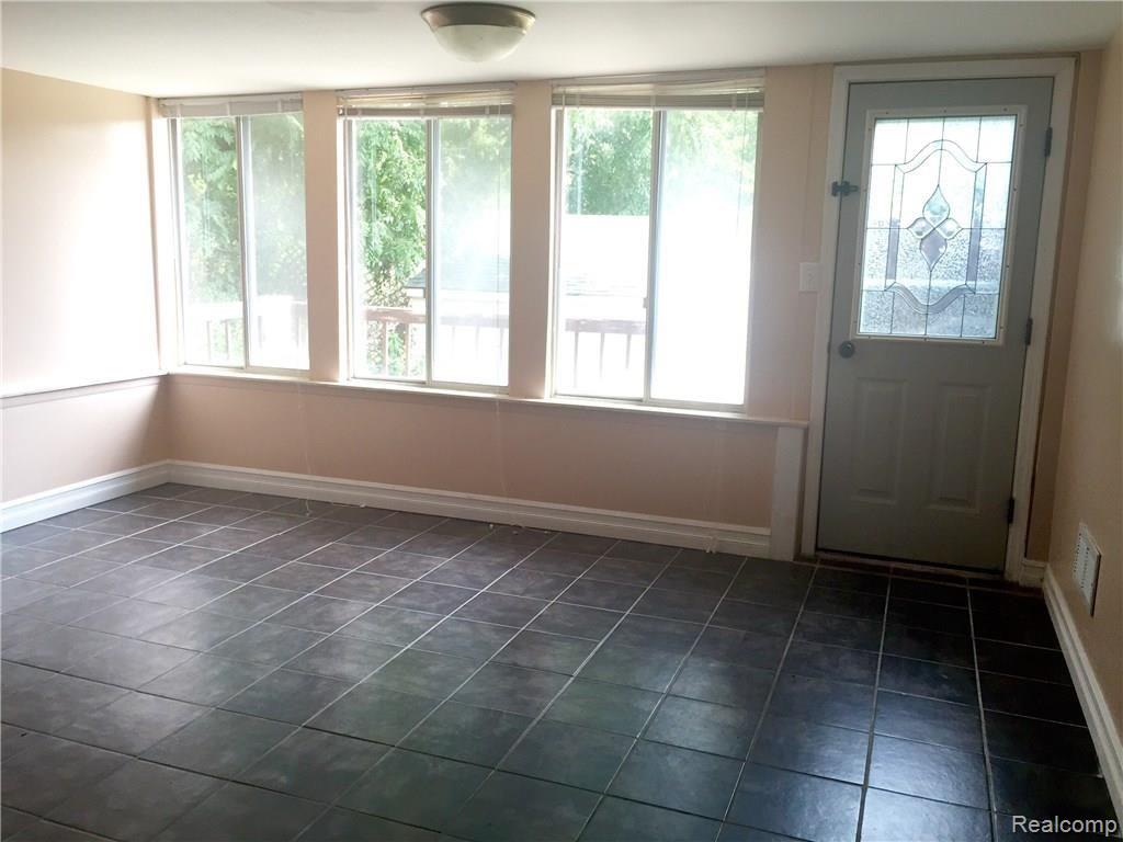 3255 South Adams Road Rochester, MI 48309 - Photo 10 of 34 image.jpg