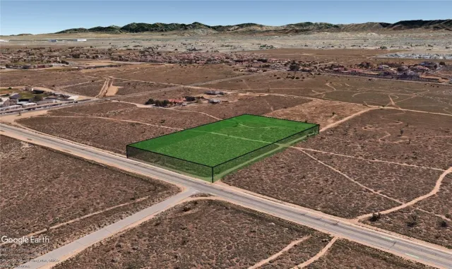 a view of a tennis court