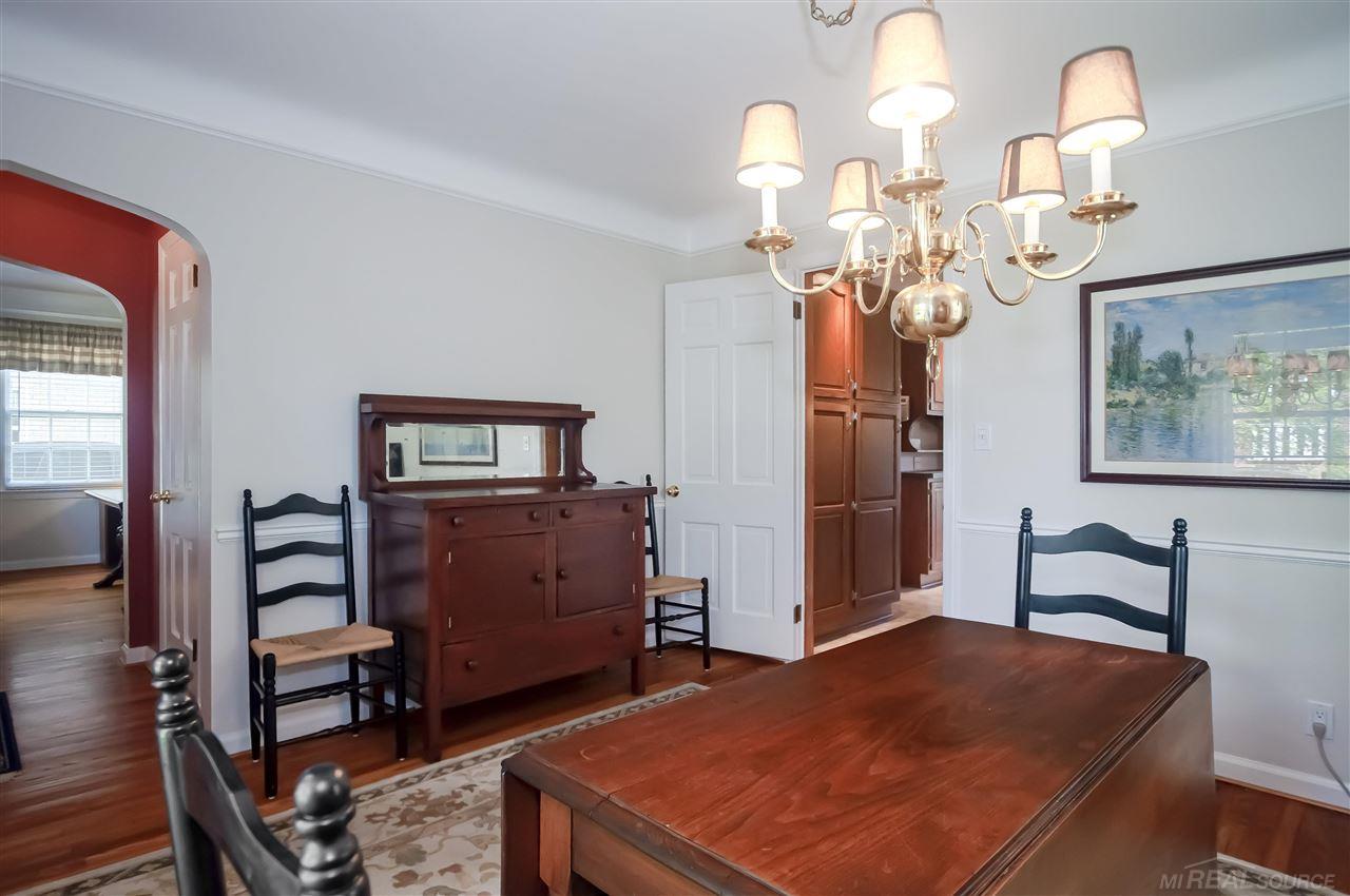 1555 Fairholme Road Grosse Pointe, MI 48236 - Photo 9 of 36 50074999-8.JPG