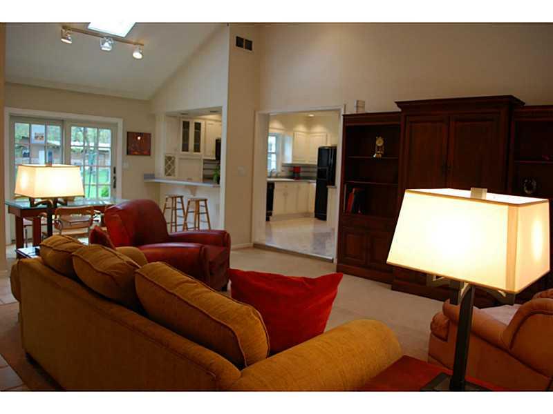 8975 Spring Mill Road Indianapolis, IN 46260 - Photo 4 of 24 Gallery Image 4