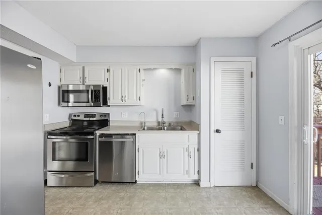 $370,000 | 10000 93rd Street, Overland Park, KS 66212