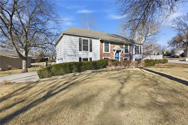 $370,000 | 10000 93rd Street, Overland Park, KS 66212