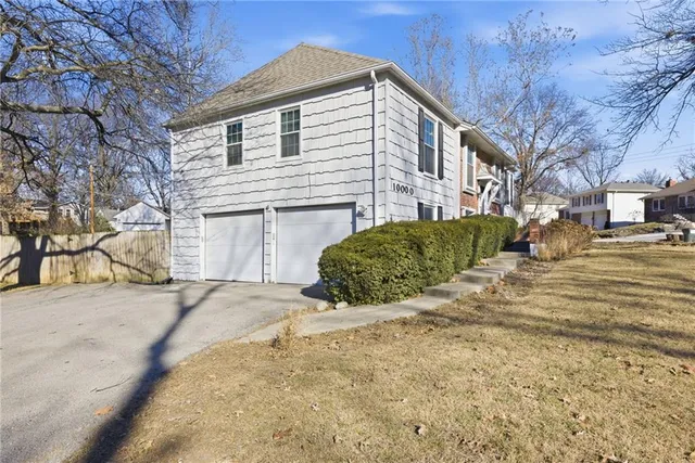 $370,000 | 10000 93rd Street, Overland Park, KS 66212