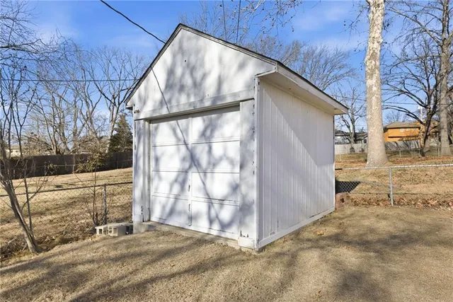 $370,000 | 10000 93rd Street, Overland Park, KS 66212