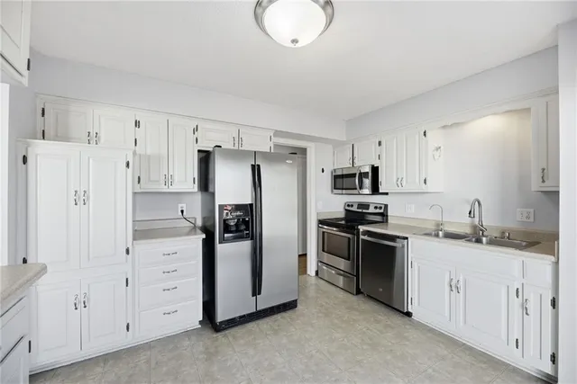 $370,000 | 10000 93rd Street, Overland Park, KS 66212