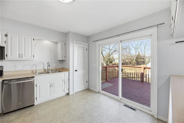 $370,000 | 10000 93rd Street, Overland Park, KS 66212