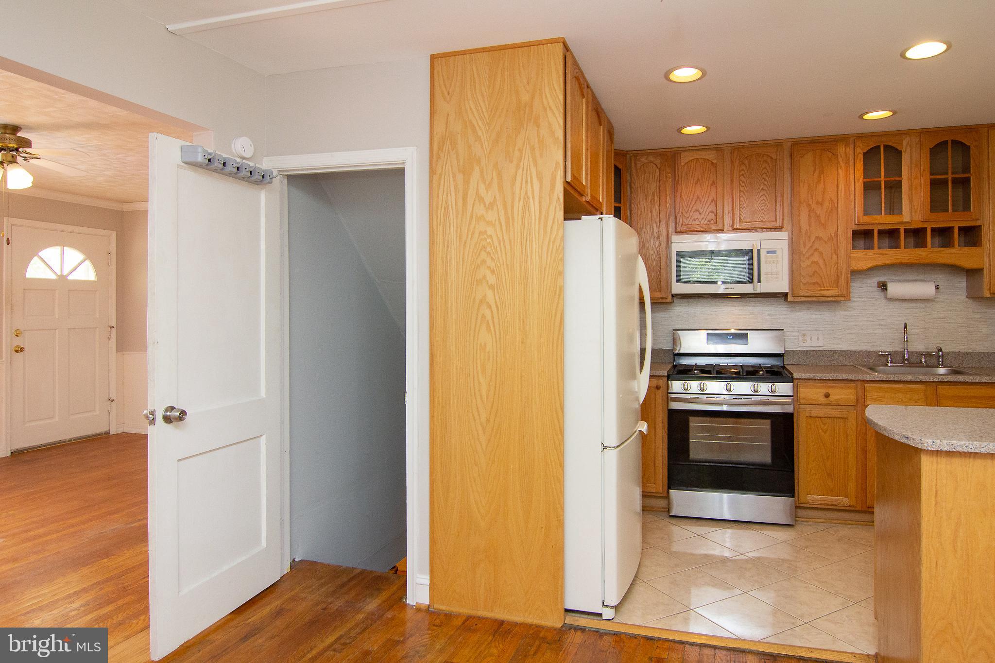7914 Ridgely Oak Road Baltimore, MD 21234 - Photo 14 of 27
