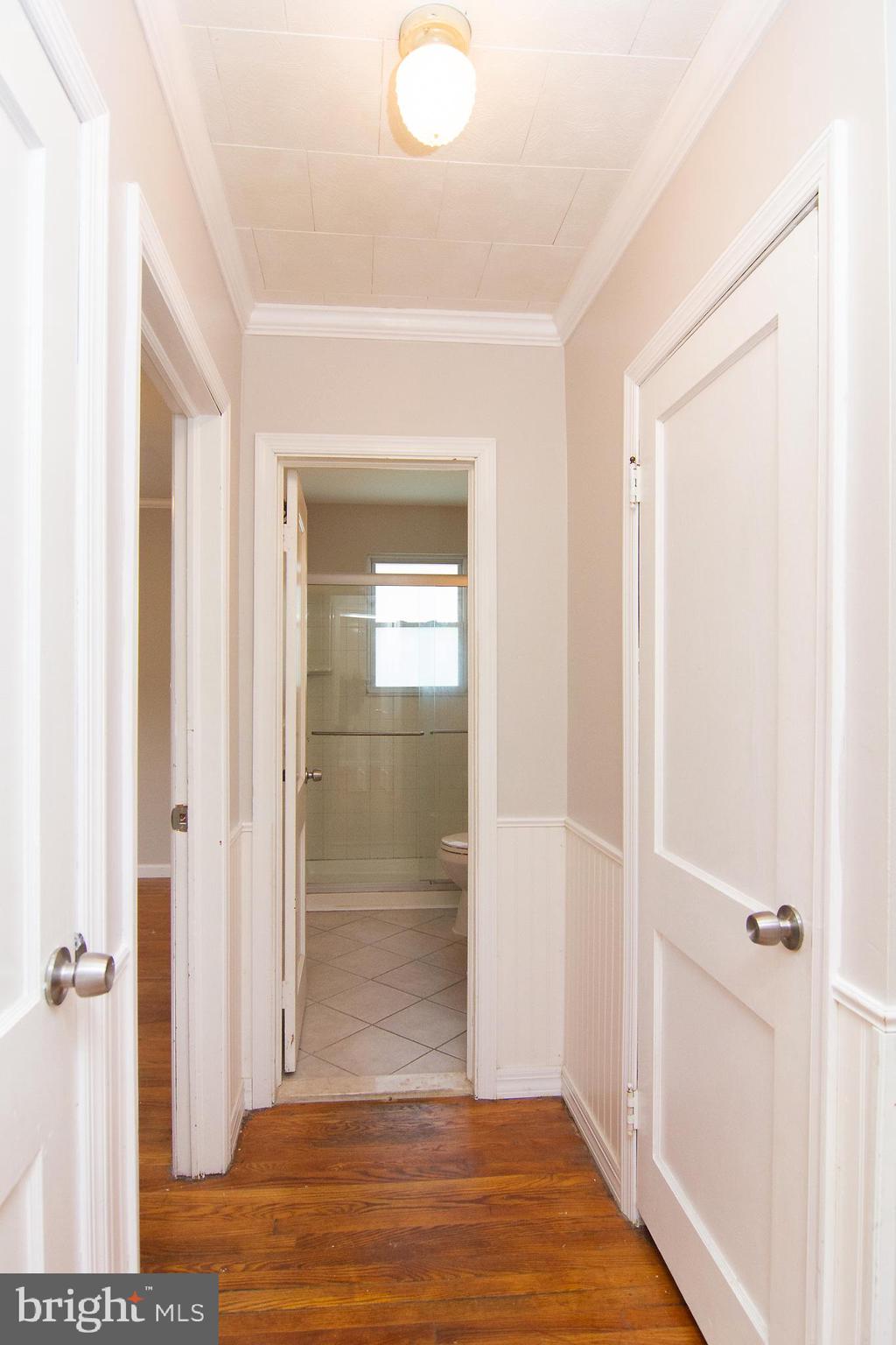 7914 Ridgely Oak Road Baltimore, MD 21234 - Photo 16 of 27 Hallway