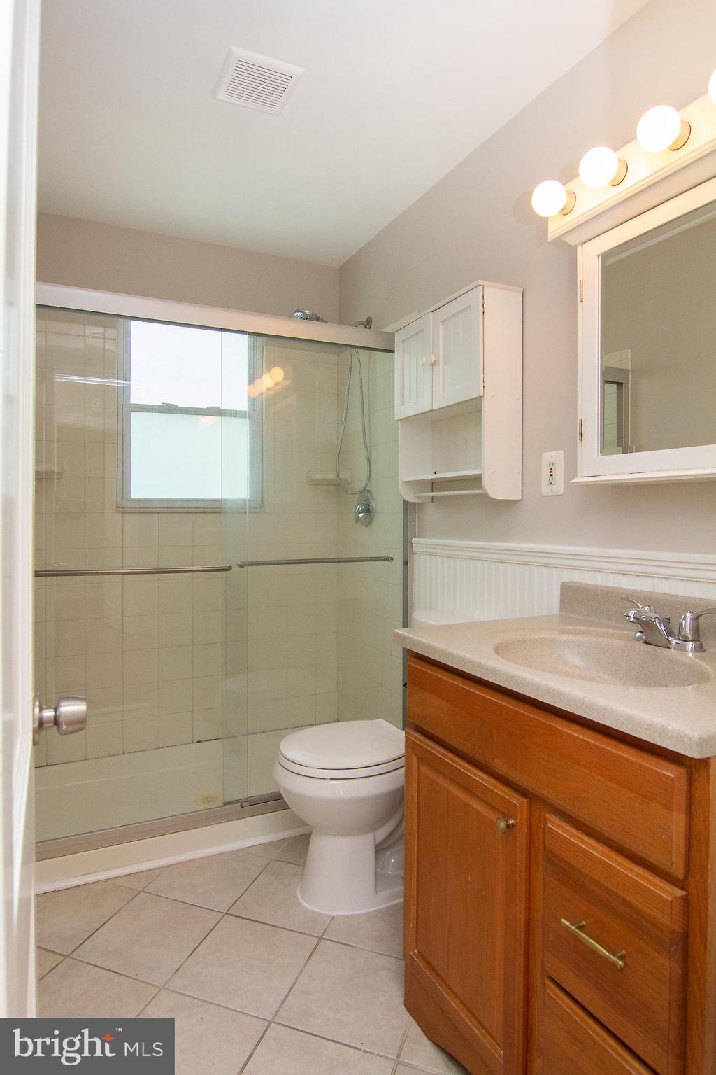 7914 Ridgely Oak Road Baltimore, MD 21234 - Photo 18 of 27 Full Bath