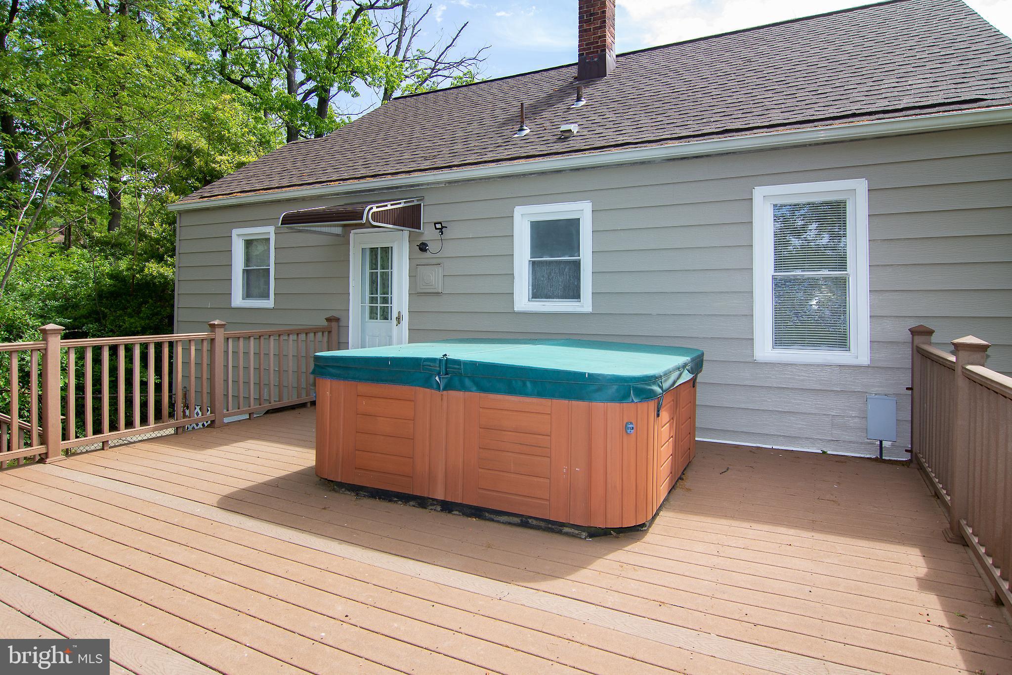 7914 Ridgely Oak Road Baltimore, MD 21234 - Photo 23 of 27 20 X 20 deck with 6-person Hot Tub