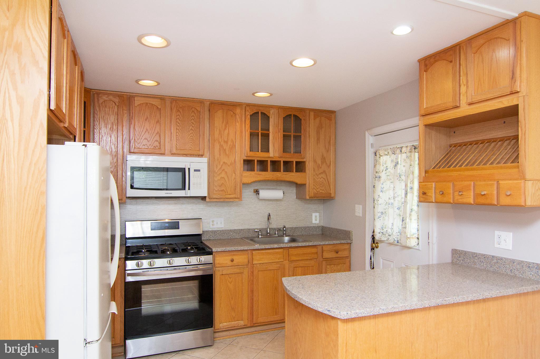 7914 Ridgely Oak Road Baltimore, MD 21234 - Photo 9 of 27 Kitchen