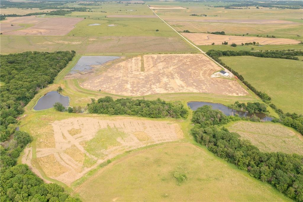 27699 South Hoch Road Osage City, KS 66523 - Photo 8 of 99