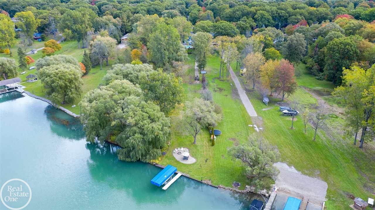 2915 Riverside Drive Port Huron, MI 48060 - Photo 28 of 92 50043826-27.JPG