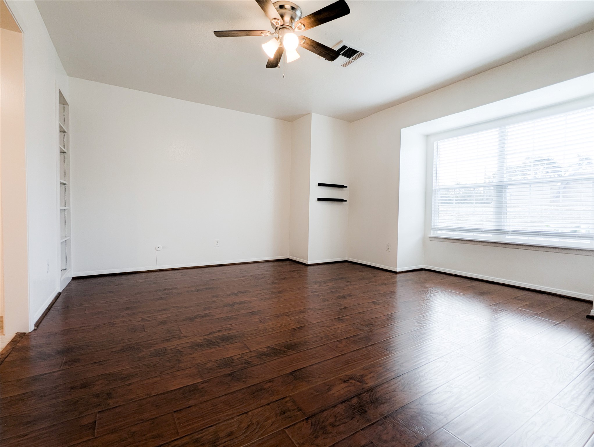 7925 Knight Road Houston, TX 77054 - Photo 10 of 25 Another look at bedroom #1