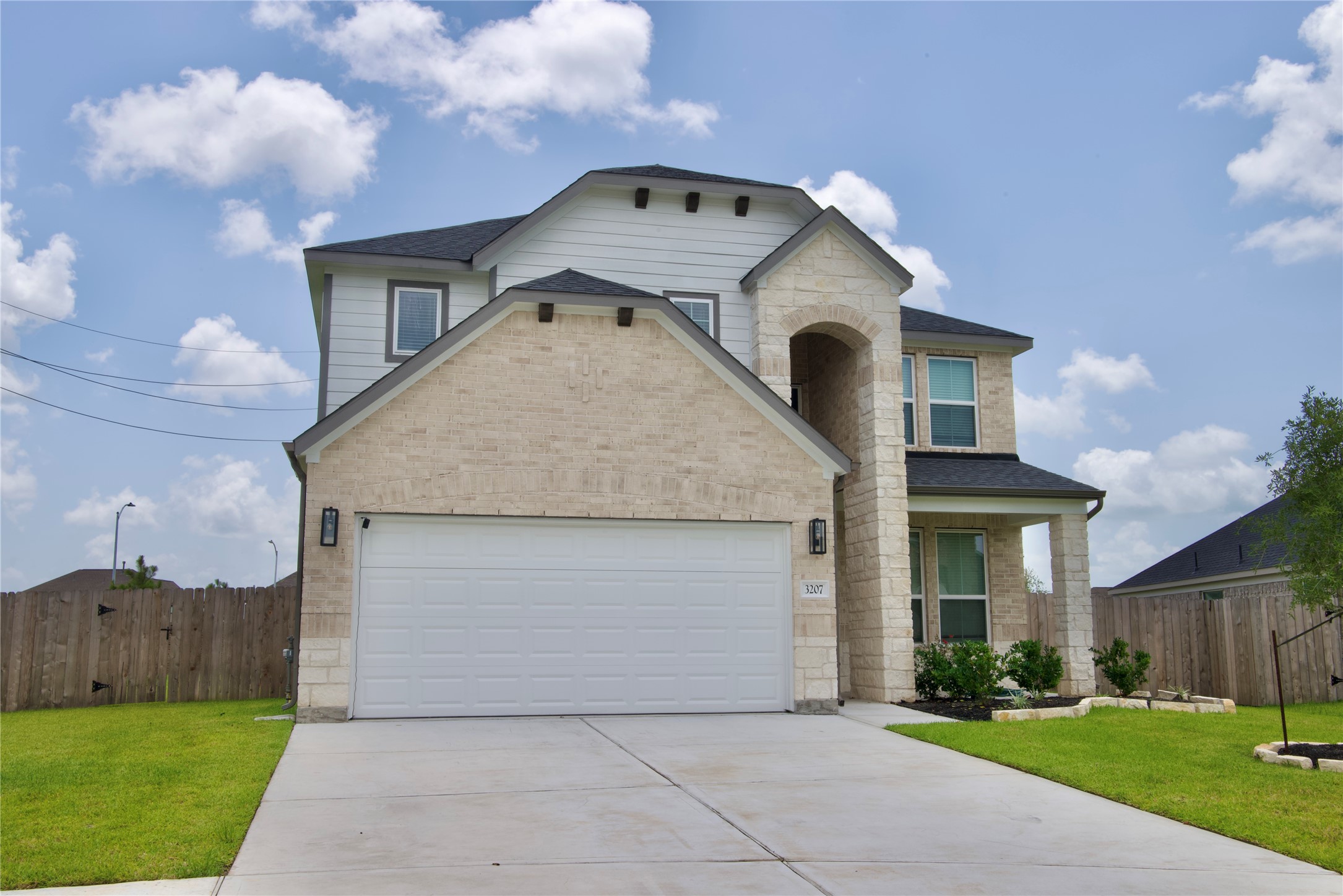 3207 Tilley Drive Rosenberg, TX 77471 - Photo 4 of 43 a front view of a house with garden