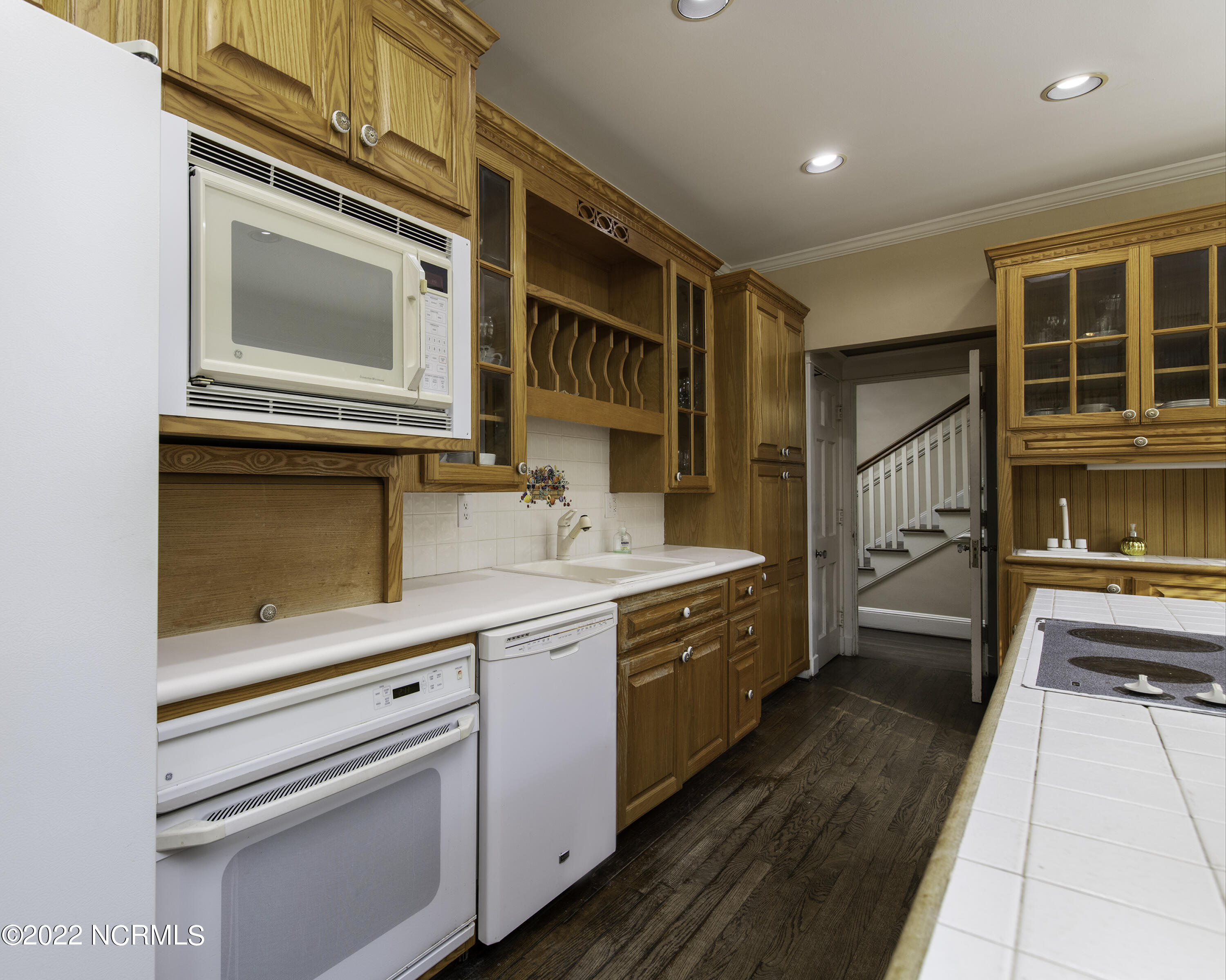 2814 Old Cherry Point Road New Bern, NC 28560 - Photo 16 of 70 Great Kitchen Storage