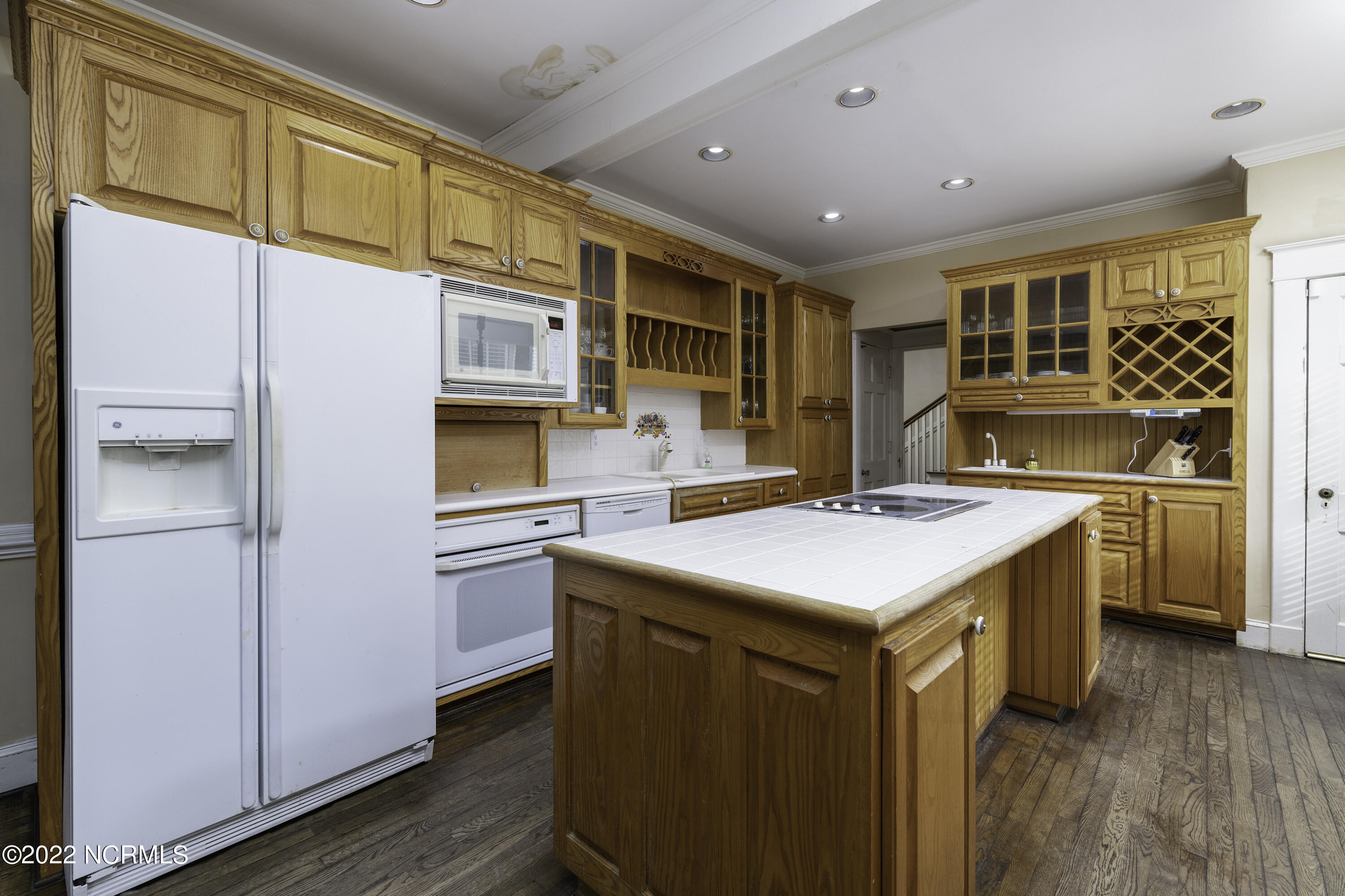 2814 Old Cherry Point Road New Bern, NC 28560 - Photo 3 of 70 Spacious Kitchen
