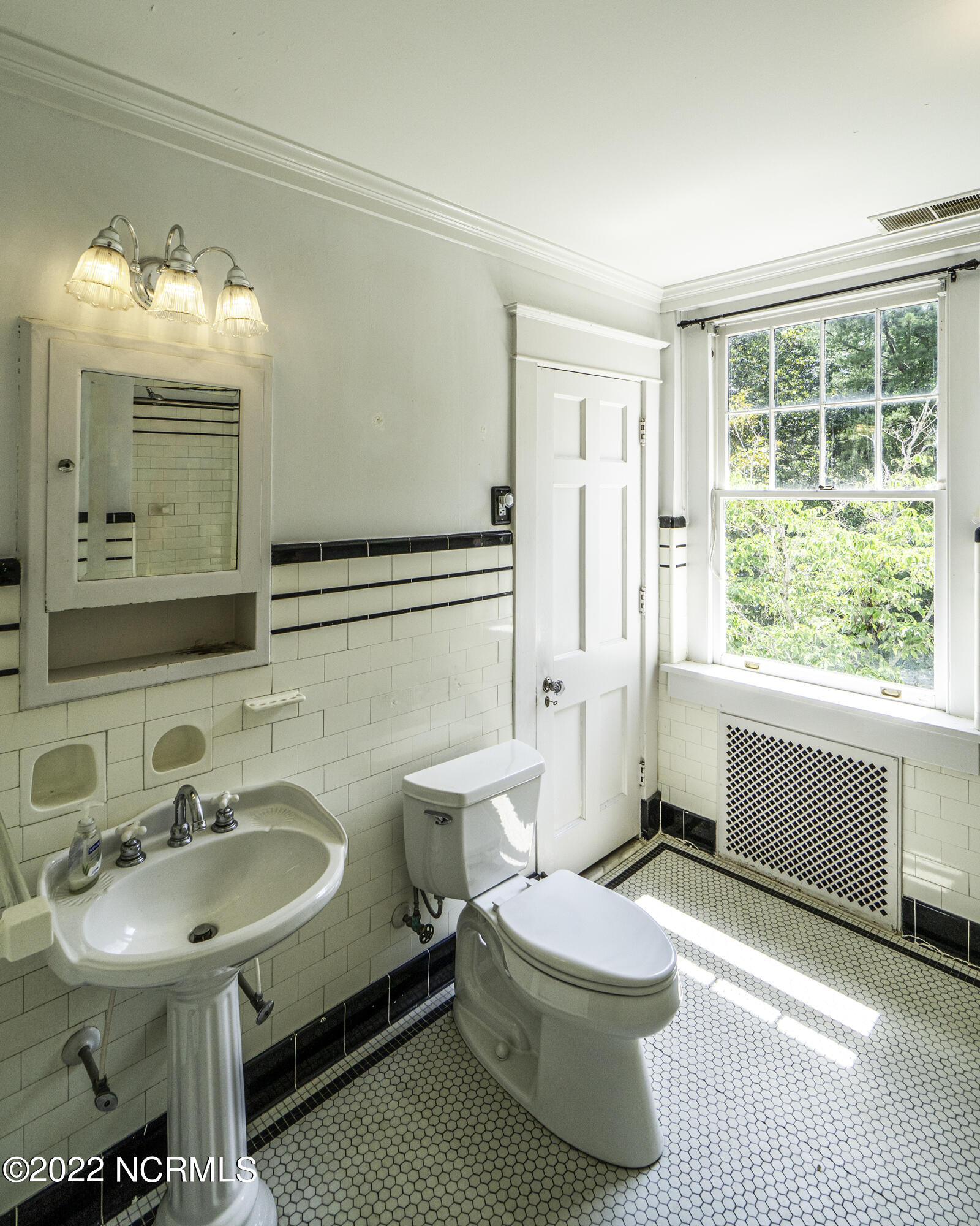 2814 Old Cherry Point Road New Bern, NC 28560 - Photo 32 of 70 Master En Suite Bathroom