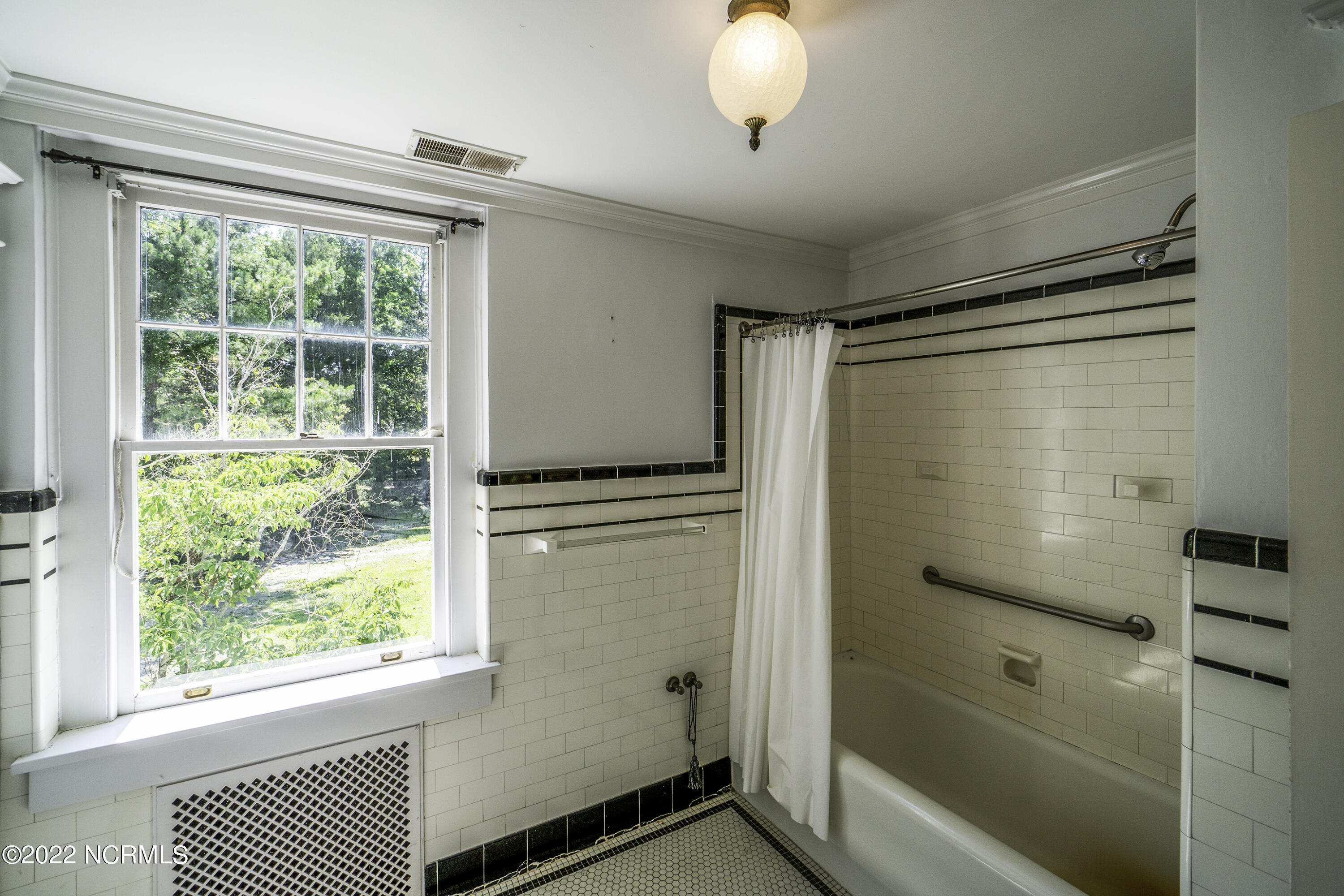 2814 Old Cherry Point Road New Bern, NC 28560 - Photo 33 of 70 Master En Suite Bathroom