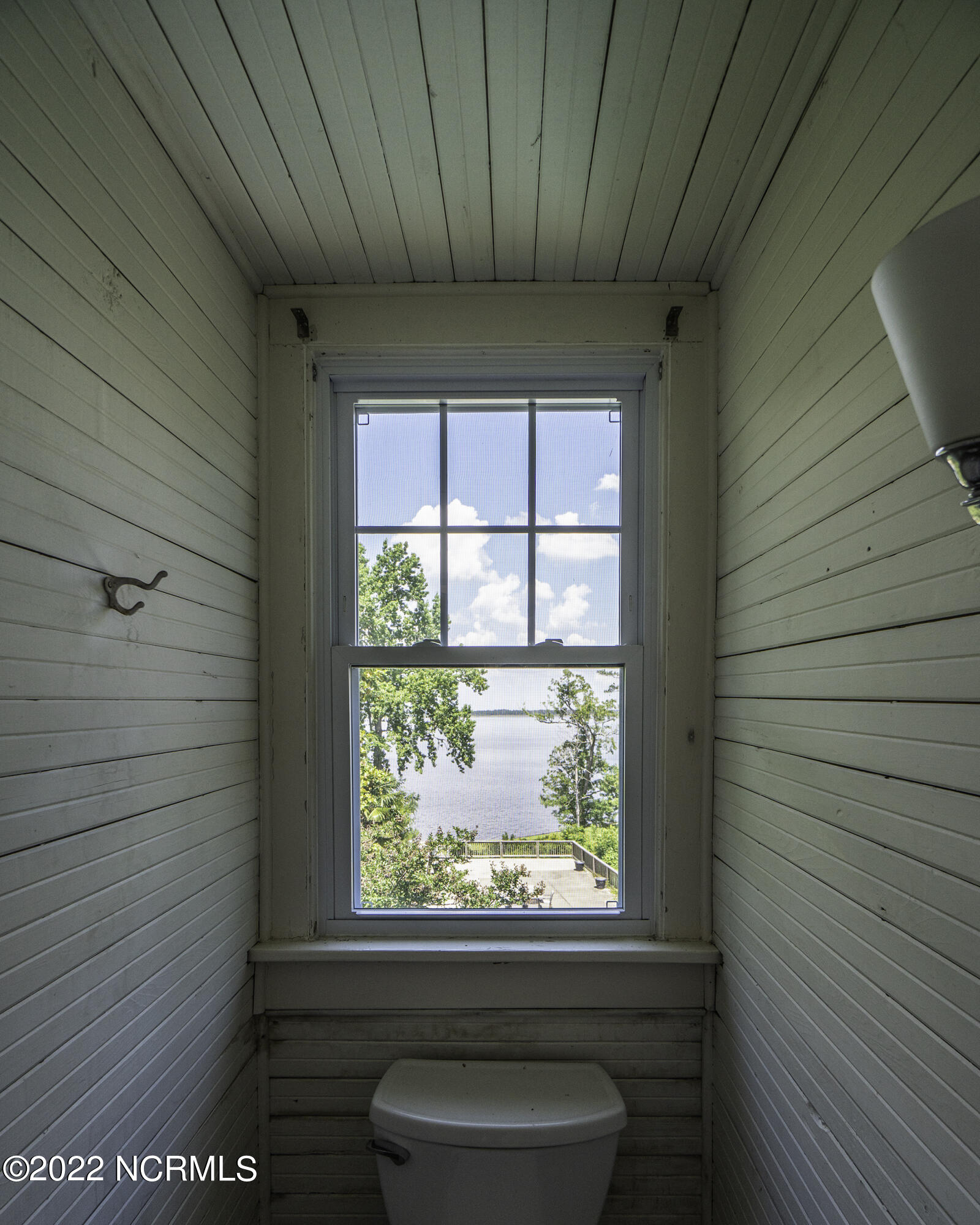 2814 Old Cherry Point Road New Bern, NC 28560 - Photo 44 of 70 Third Floor Bathroom