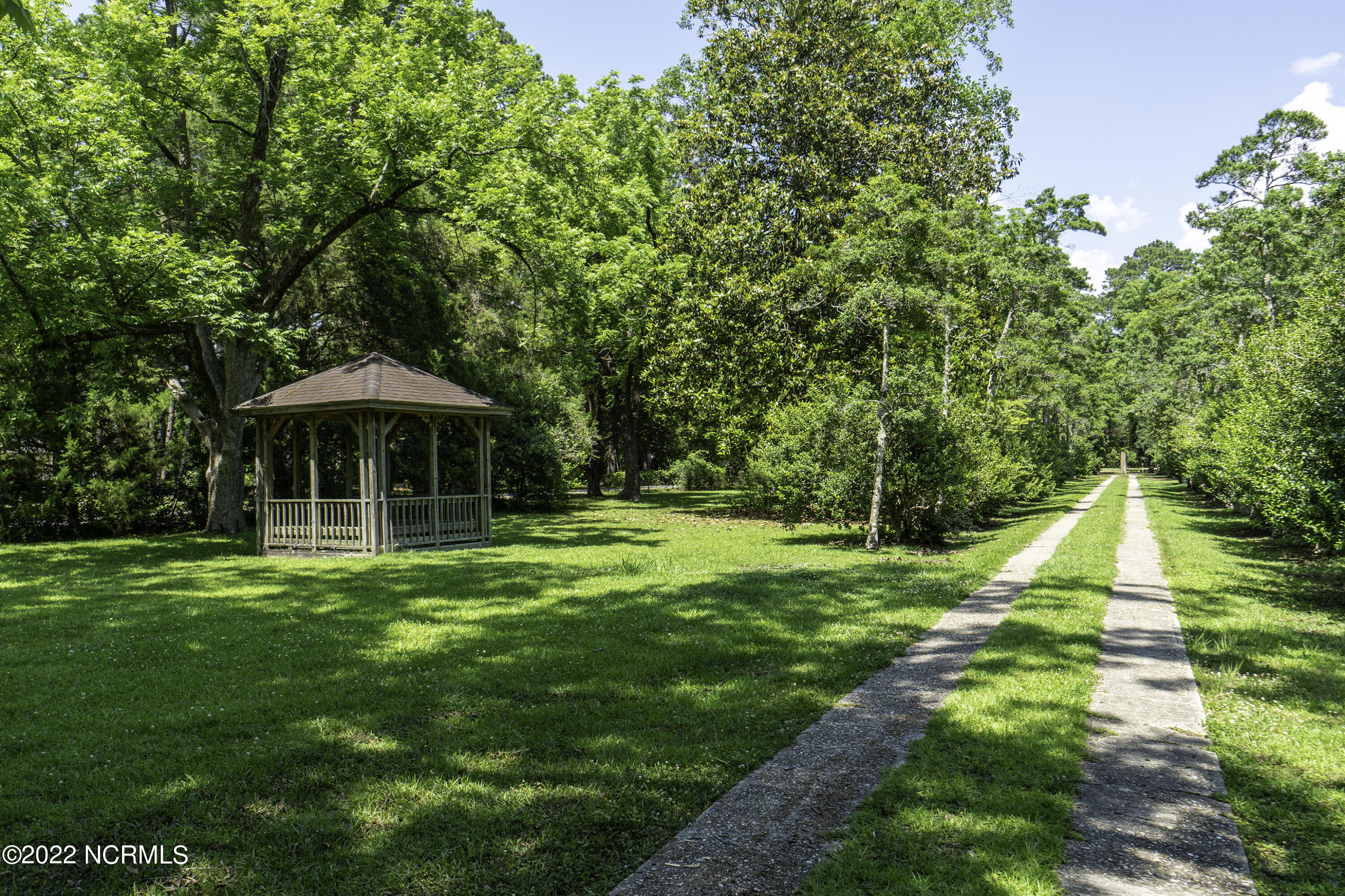 2814 Old Cherry Point Road New Bern, NC 28560 - Photo 8 of 70 Beautiful Driveway