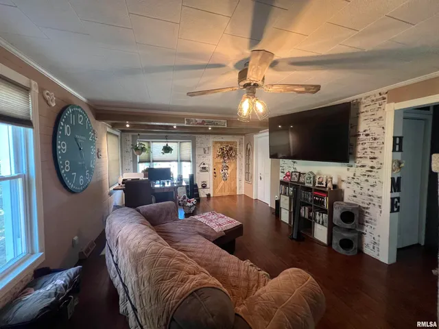 $154,900 | 103 East Florence Street, Sesser, IL 62884