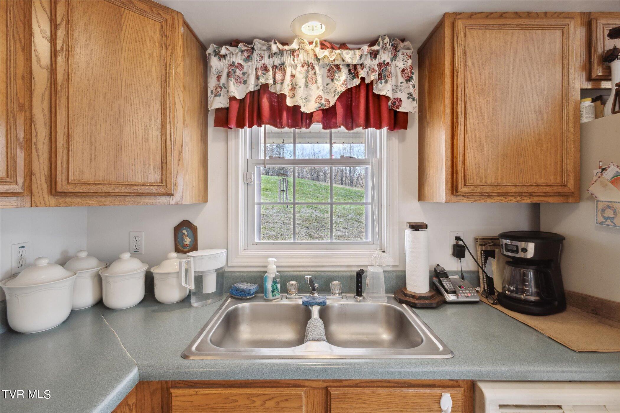 36606 Wilderness Road Jonesville, VA 24263 - Photo 14 of 51 14-36606-Wilderness-Rd-WindowStill-19