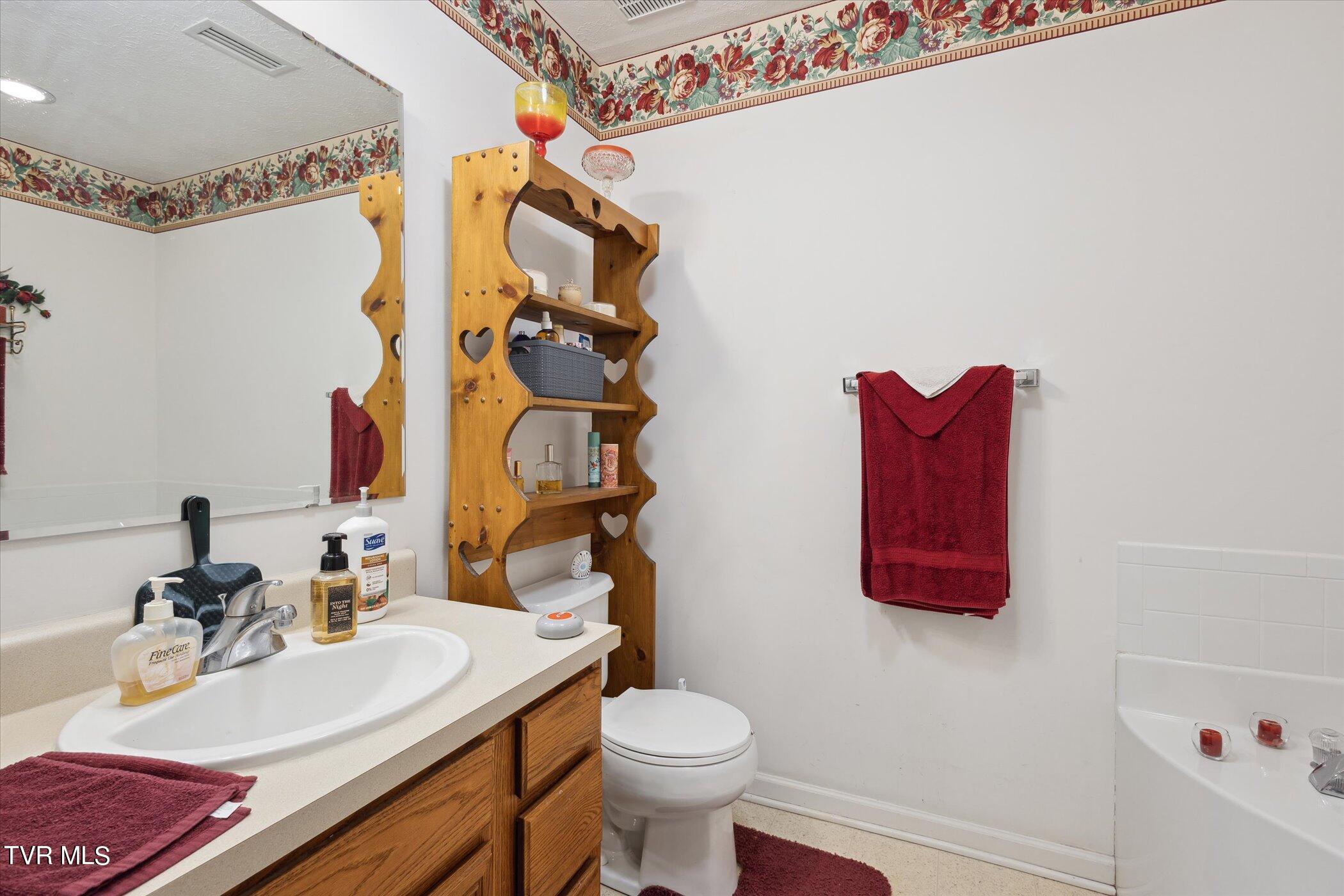 36606 Wilderness Road Jonesville, VA 24263 - Photo 22 of 51 22-36606-Wilderness-Rd-WindowStill-26