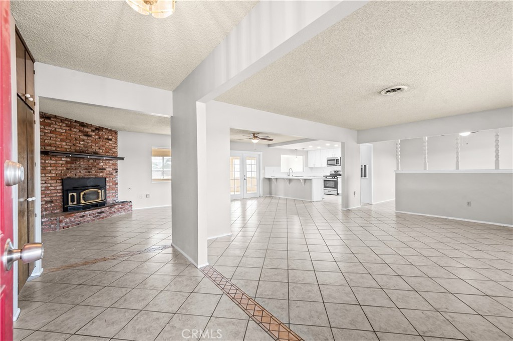 13755 Mohawk Road Apple Valley, CA 92307 - Photo 10 of 66