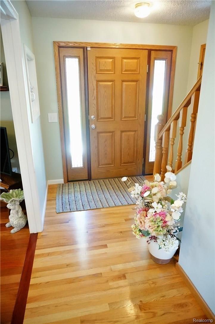 8650 Napier Road Northville, MI 48168 - Photo 19 of 32 Foyer.jpg