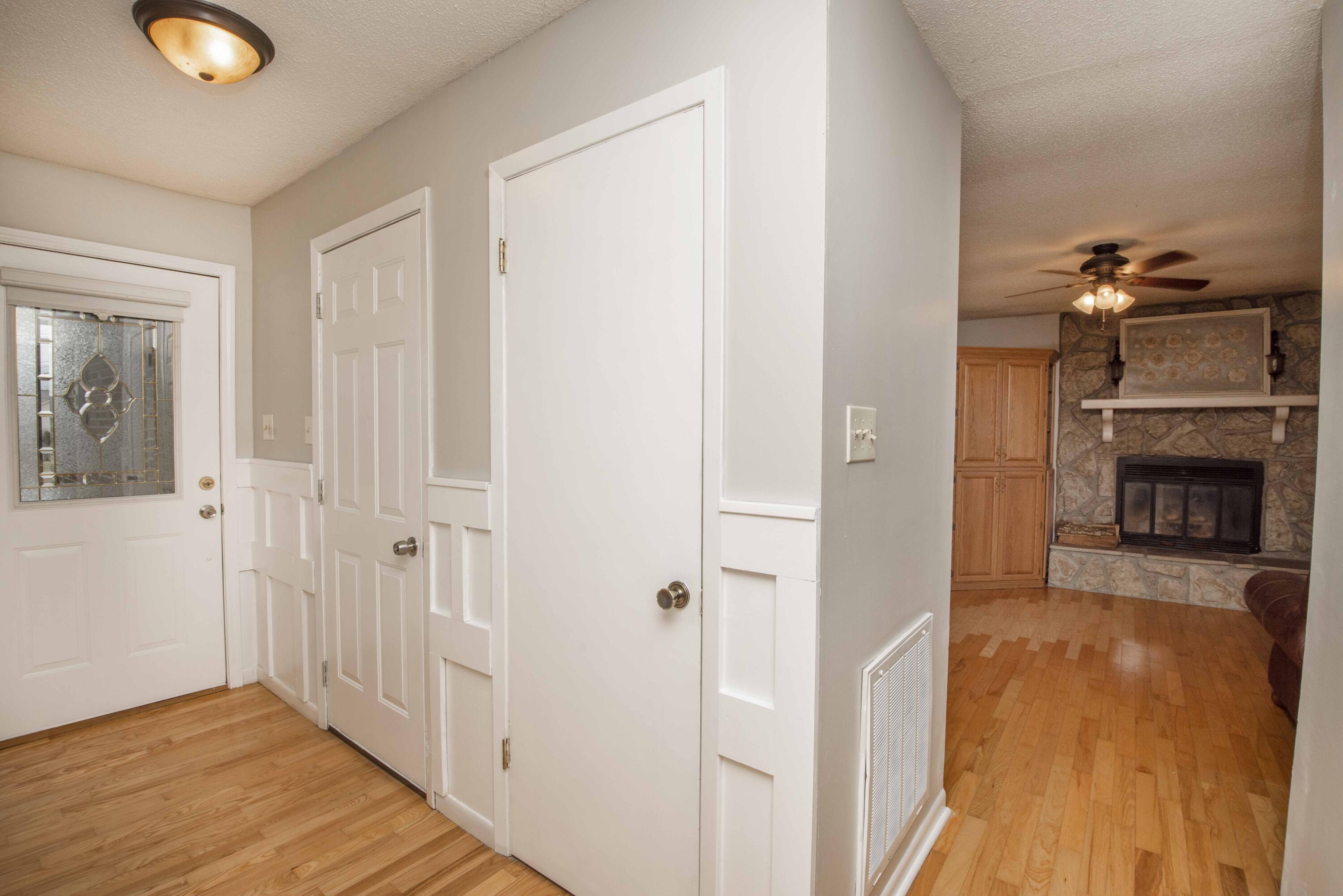 116 Airport Road Maynardville, TN 37807 - Photo 2 of 27 foyer_1