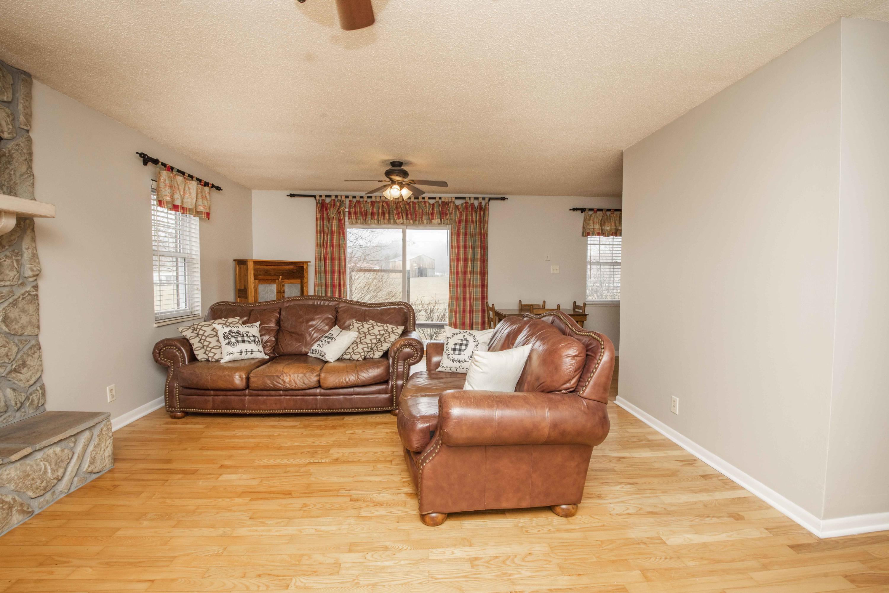 116 Airport Road Maynardville, TN 37807 - Photo 5 of 27 living 3_1
