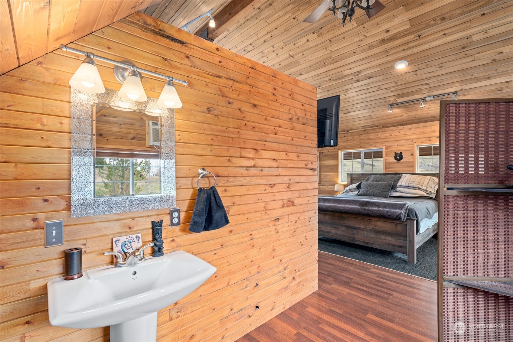 1246 Cranmer Road Wenatchee, WA 98801 - Photo 29 of 39 a bathroom with sink and mirror