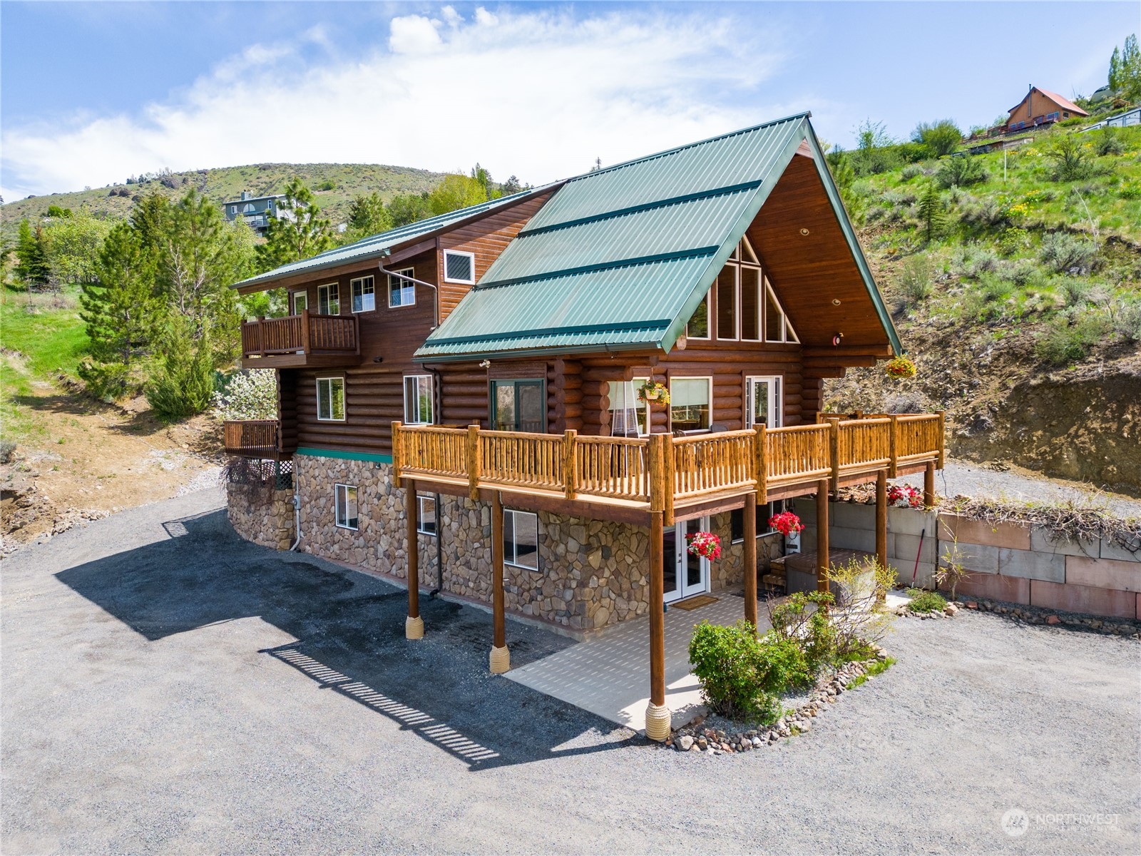 1246 Cranmer Road Wenatchee, WA 98801 - Photo 4 of 39 an aerial view of a house with a yard