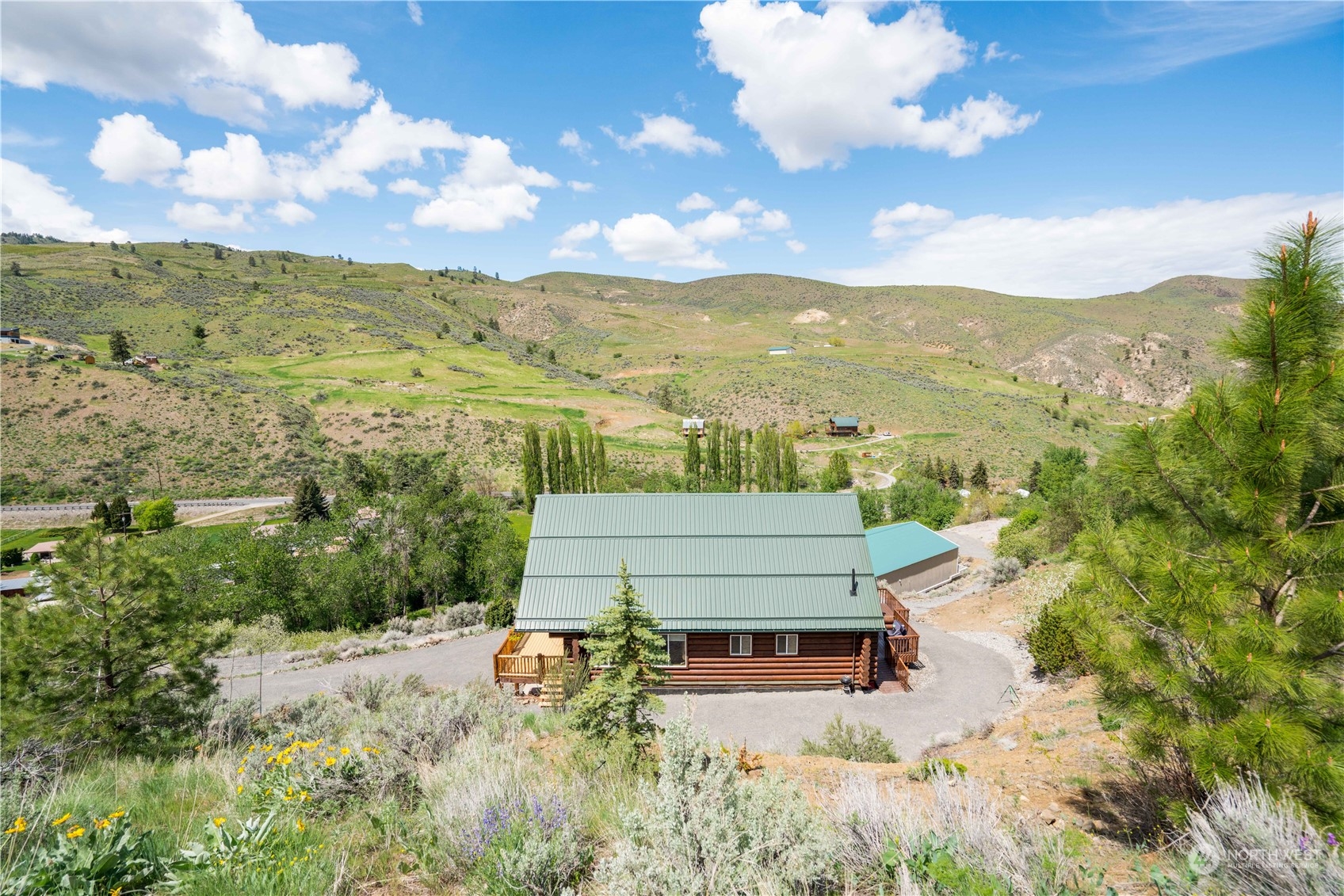 1246 Cranmer Road Wenatchee, WA 98801 - Photo 10 of 39 a view of a city with sunset view