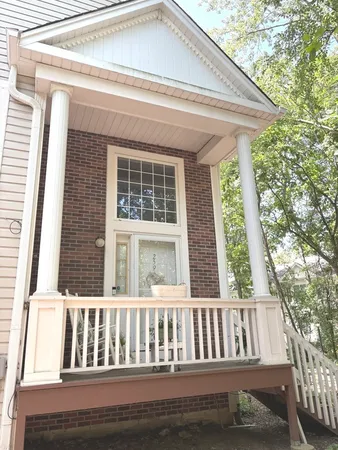 $219,900 | 259 West Treehouse Lane, Unit 259, Round Lake, IL 60073