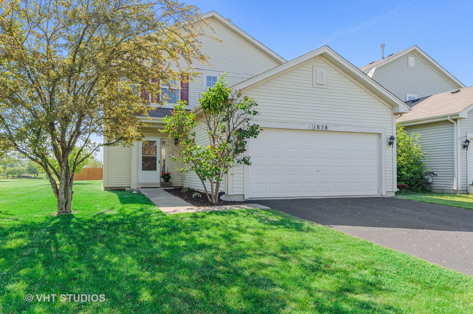 1858 South Fallbrook Drive Round Lake, IL 60073 - Photo 1 of 10 a front view of house with a garden