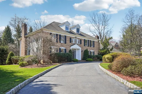 $2,565,000 | 416 Devonshire Drive, Franklin Lakes, NJ 07417