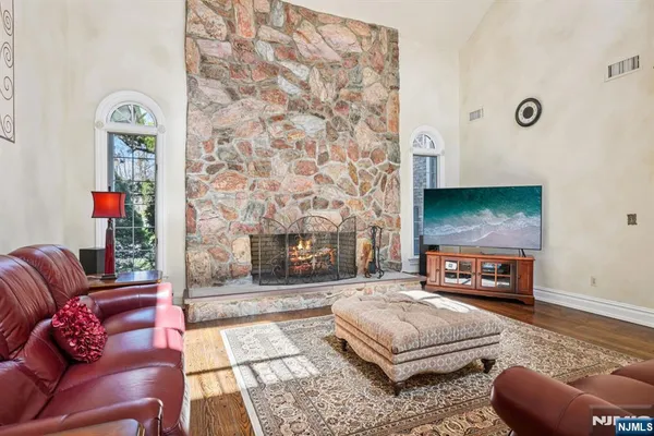 $2,565,000 | 416 Devonshire Drive, Franklin Lakes, NJ 07417