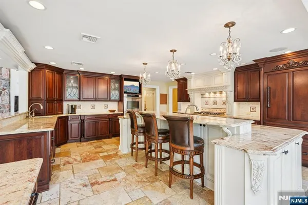 $2,565,000 | 416 Devonshire Drive, Franklin Lakes, NJ 07417