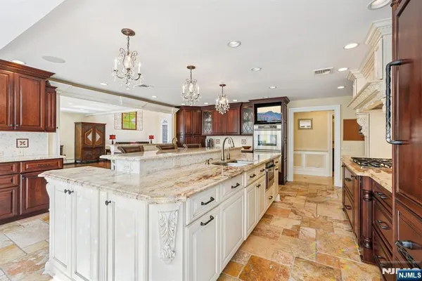 $2,565,000 | 416 Devonshire Drive, Franklin Lakes, NJ 07417