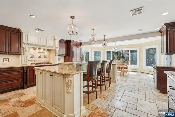 $2,565,000 | 416 Devonshire Drive, Franklin Lakes, NJ 07417