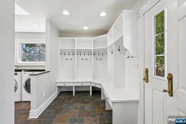 $2,565,000 | 416 Devonshire Drive, Franklin Lakes, NJ 07417