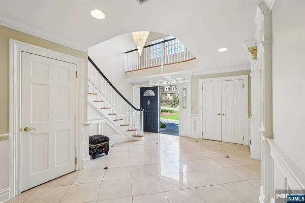 $2,565,000 | 416 Devonshire Drive, Franklin Lakes, NJ 07417